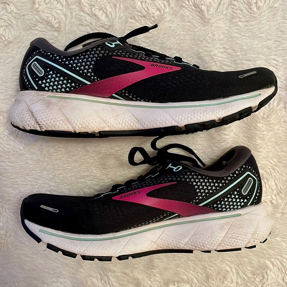 Brooks Ghost 14 Running Shoe Size 7.5 Great Condition Black/Pink NEW Insoles